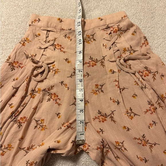 American Eagle Pink Floral Wide Leg Cropped Gaucho Pants - Picture 5 of 11